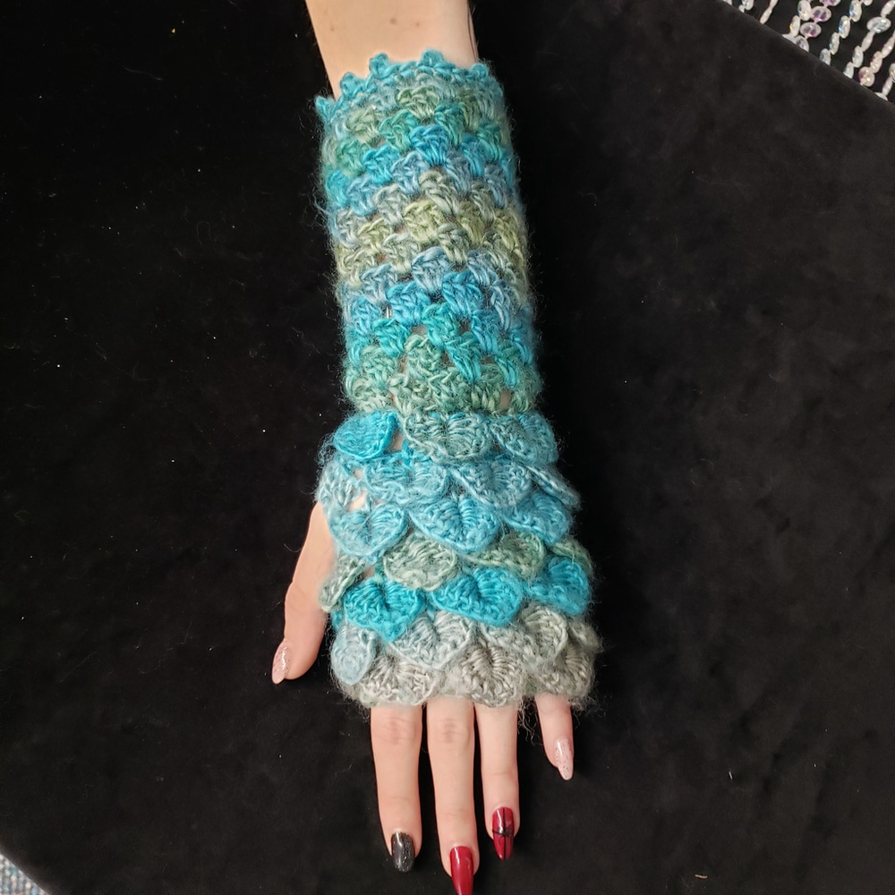 Handmade Crochet Fingerless Dragonscale Gloves - Picture 2 of 4
